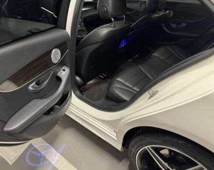 Белый Мерседес 300, объемом двигателя 2 л и пробегом 129 тыс. км за 26999 $, фото 21 на Automoto.ua