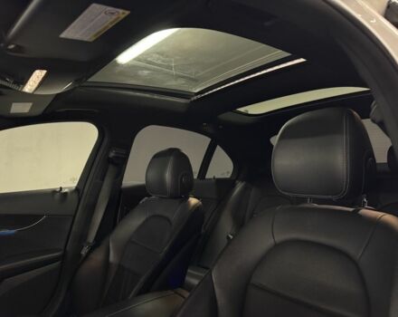 Белый Мерседес 300, объемом двигателя 2 л и пробегом 129 тыс. км за 26999 $, фото 15 на Automoto.ua