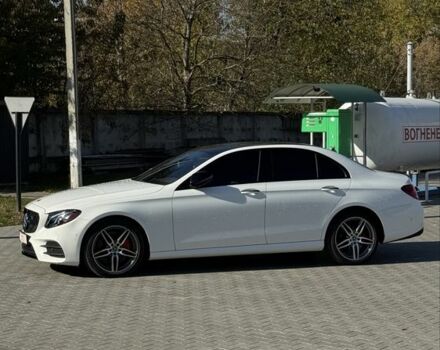 Белый Мерседес 300, объемом двигателя 2 л и пробегом 30 тыс. км за 35300 $, фото 1 на Automoto.ua