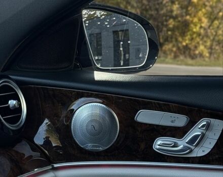 Белый Мерседес 300, объемом двигателя 2 л и пробегом 30 тыс. км за 35300 $, фото 6 на Automoto.ua