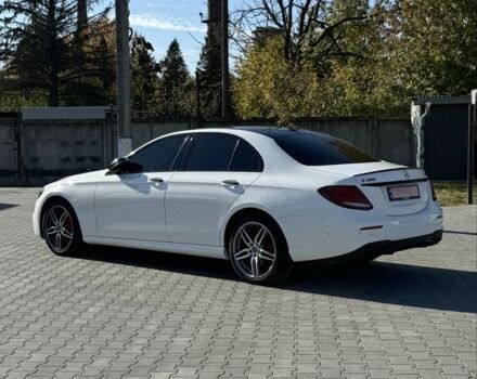 Белый Мерседес 300, объемом двигателя 2 л и пробегом 30 тыс. км за 35300 $, фото 2 на Automoto.ua