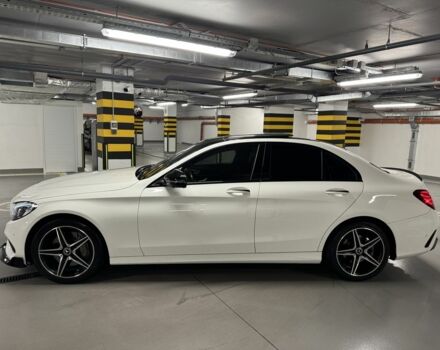 Белый Мерседес 300, объемом двигателя 2 л и пробегом 129 тыс. км за 26999 $, фото 7 на Automoto.ua