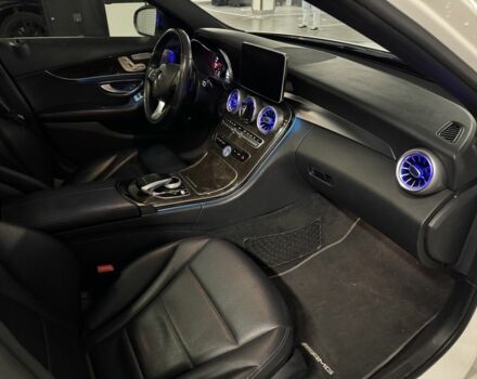 Белый Мерседес 300, объемом двигателя 2 л и пробегом 129 тыс. км за 26999 $, фото 17 на Automoto.ua