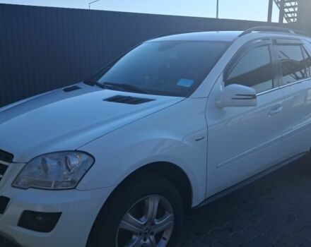 Белый Мерседес 300, объемом двигателя 3 л и пробегом 300 тыс. км за 14700 $, фото 7 на Automoto.ua