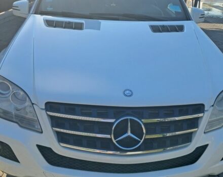 Белый Мерседес 300, объемом двигателя 3 л и пробегом 300 тыс. км за 14700 $, фото 6 на Automoto.ua