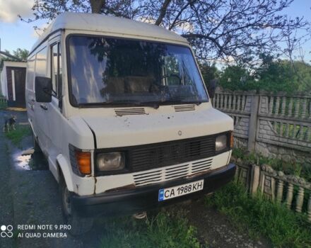Білий Мерседес 300, об'ємом двигуна 2.3 л та пробігом 766 тис. км за 1350 $, фото 1 на Automoto.ua