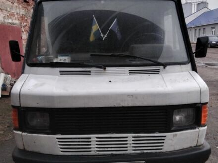 Белый Мерседес 300, объемом двигателя 2.9 л и пробегом 700 тыс. км за 2000 $, фото 1 на Automoto.ua