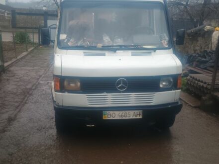 Белый Мерседес 300, объемом двигателя 0 л и пробегом 1000 тыс. км за 2000 $, фото 1 на Automoto.ua