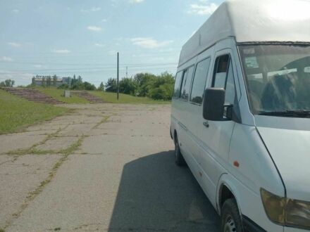 Белый Мерседес 300, объемом двигателя 2.3 л и пробегом 450 тыс. км за 4200 $, фото 1 на Automoto.ua