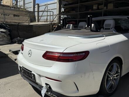 Белый Мерседес 300, объемом двигателя 3 л и пробегом 60 тыс. км за 18000 $, фото 1 на Automoto.ua