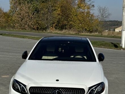 Белый Мерседес 300, объемом двигателя 2 л и пробегом 30 тыс. км за 35300 $, фото 1 на Automoto.ua