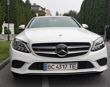 Білий Мерседес 300, об'ємом двигуна 2 л та пробігом 41 тис. км за 28500 $, фото 1 на Automoto.ua