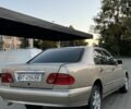 Бежевый Мерседес 300, объемом двигателя 3 л и пробегом 400 тыс. км за 2500 $, фото 2 на Automoto.ua