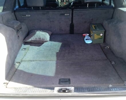 Бежевый Мерседес 300, объемом двигателя 3 л и пробегом 500 тыс. км за 4000 $, фото 3 на Automoto.ua