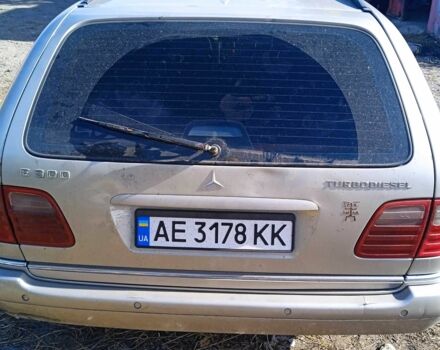 Бежевый Мерседес 300, объемом двигателя 3 л и пробегом 500 тыс. км за 4000 $, фото 2 на Automoto.ua