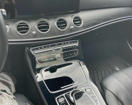 Чорний Мерседес 300, об'ємом двигуна 2 л та пробігом 147 тис. км за 23000 $, фото 6 на Automoto.ua