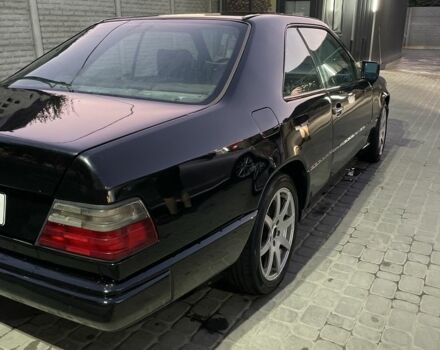 Чорний Мерседес 300, об'ємом двигуна 3 л та пробігом 124 тис. км за 6000 $, фото 5 на Automoto.ua