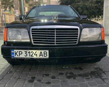 Чорний Мерседес 300, об'ємом двигуна 3 л та пробігом 124 тис. км за 6000 $, фото 4 на Automoto.ua