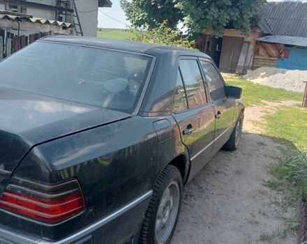 Черный Мерседес 300, объемом двигателя 1.3 л и пробегом 285 тыс. км за 1700 $, фото 3 на Automoto.ua
