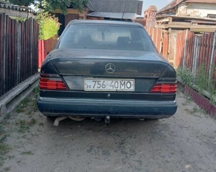 Черный Мерседес 300, объемом двигателя 1.3 л и пробегом 285 тыс. км за 1700 $, фото 4 на Automoto.ua