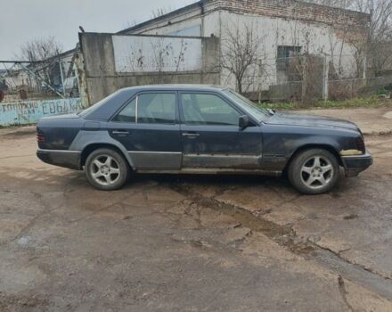 Чорний Мерседес 300, об'ємом двигуна 3 л та пробігом 1000 тис. км за 2500 $, фото 1 на Automoto.ua