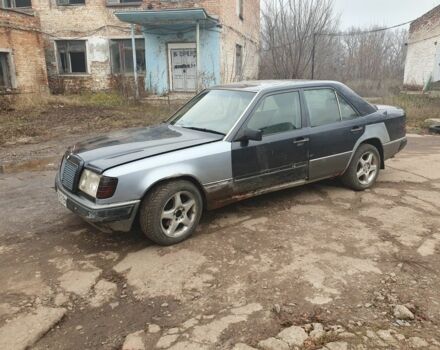 Чорний Мерседес 300, об'ємом двигуна 3 л та пробігом 1000 тис. км за 2500 $, фото 3 на Automoto.ua