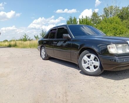 Чорний Мерседес 300, об'ємом двигуна 0 л та пробігом 300 тис. км за 3200 $, фото 17 на Automoto.ua