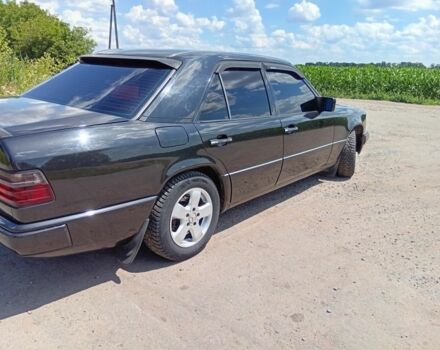 Чорний Мерседес 300, об'ємом двигуна 0 л та пробігом 300 тис. км за 3200 $, фото 15 на Automoto.ua