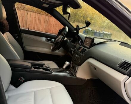 Чорний Мерседес 300, об'ємом двигуна 3 л та пробігом 337 тис. км за 8450 $, фото 7 на Automoto.ua