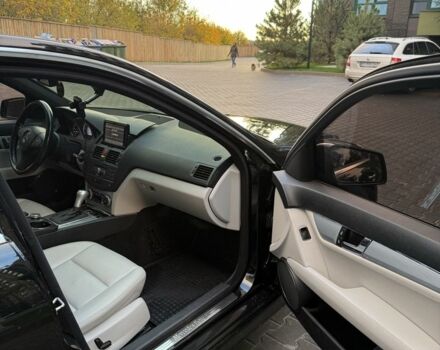 Чорний Мерседес 300, об'ємом двигуна 3 л та пробігом 337 тис. км за 8450 $, фото 5 на Automoto.ua