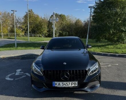 Черный Мерседес 300, объемом двигателя 2 л и пробегом 145 тыс. км за 22700 $, фото 1 на Automoto.ua