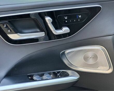 Чорний Мерседес 300, об'ємом двигуна 2 л та пробігом 24 тис. км за 50900 $, фото 7 на Automoto.ua