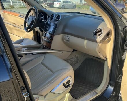 Черный Мерседес 300, объемом двигателя 3.5 л и пробегом 300 тыс. км за 9200 $, фото 5 на Automoto.ua