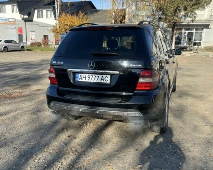 Черный Мерседес 300, объемом двигателя 3.5 л и пробегом 300 тыс. км за 9200 $, фото 2 на Automoto.ua