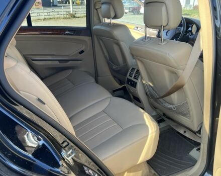 Черный Мерседес 300, объемом двигателя 3.5 л и пробегом 300 тыс. км за 9200 $, фото 6 на Automoto.ua