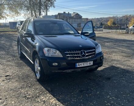 Черный Мерседес 300, объемом двигателя 3.5 л и пробегом 300 тыс. км за 9200 $, фото 4 на Automoto.ua