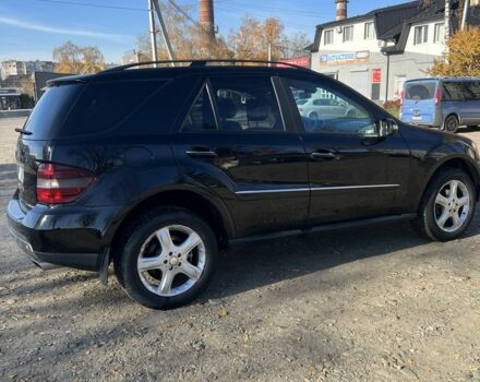 Черный Мерседес 300, объемом двигателя 3.5 л и пробегом 300 тыс. км за 9200 $, фото 3 на Automoto.ua