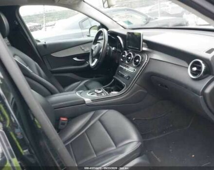 Черный Мерседес 300, объемом двигателя 2 л и пробегом 58 тыс. км за 5800 $, фото 4 на Automoto.ua