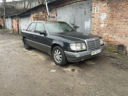 Черный Мерседес 300, объемом двигателя 3 л и пробегом 300 тыс. км за 850 $, фото 1 на Automoto.ua