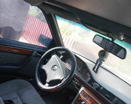 Чорний Мерседес 300, об'ємом двигуна 1.3 л та пробігом 285 тис. км за 1700 $, фото 1 на Automoto.ua