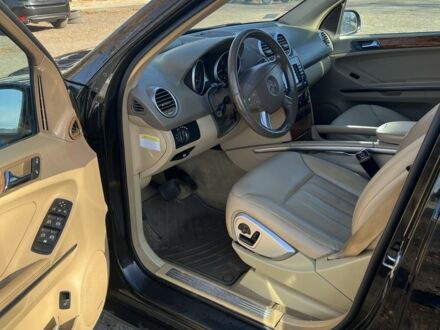 Мерседес 300 2008 в Черновцах на Automoto.ua Черный Мерседес 300, объемом двигателя 3.5 л и пробегом 300 тыс. км за 9200 $, фото 1 на Automoto.ua