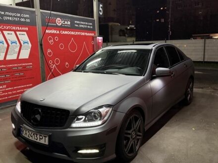 Черный Мерседес 300, объемом двигателя 3 л и пробегом 314 тыс. км за 10500 $, фото 1 на Automoto.ua