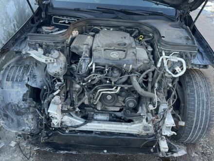 Черный Мерседес 300, объемом двигателя 2 л и пробегом 160 тыс. км за 12000 $, фото 1 на Automoto.ua