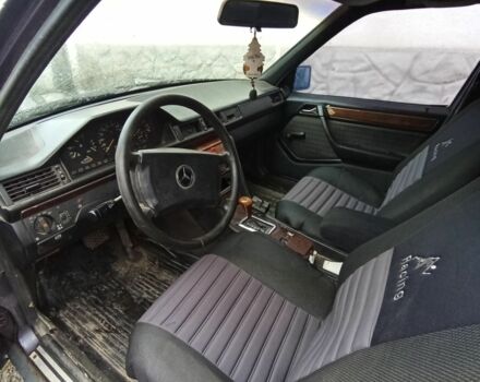 Фиолетовый Мерседес 300, объемом двигателя 3 л и пробегом 200 тыс. км за 1900 $, фото 7 на Automoto.ua