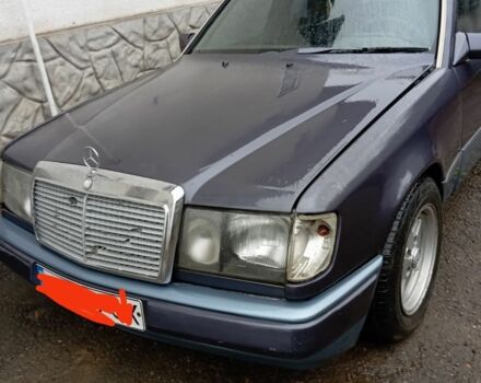 Фиолетовый Мерседес 300, объемом двигателя 3 л и пробегом 200 тыс. км за 1900 $, фото 3 на Automoto.ua