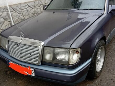 Фиолетовый Мерседес 300, объемом двигателя 3 л и пробегом 20 тыс. км за 1900 $, фото 1 на Automoto.ua