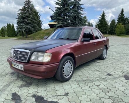Червоний Мерседес 300, об'ємом двигуна 3 л та пробігом 600 тис. км за 2700 $, фото 1 на Automoto.ua