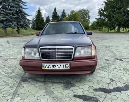 Червоний Мерседес 300, об'ємом двигуна 3 л та пробігом 600 тис. км за 2700 $, фото 4 на Automoto.ua