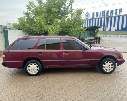Червоний Мерседес 300, об'ємом двигуна 3 л та пробігом 400 тис. км за 1350 $, фото 4 на Automoto.ua
