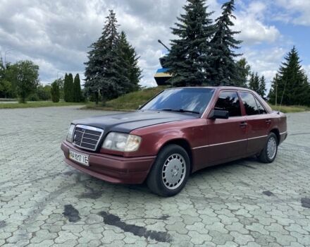 Червоний Мерседес 300, об'ємом двигуна 3 л та пробігом 600 тис. км за 2700 $, фото 1 на Automoto.ua